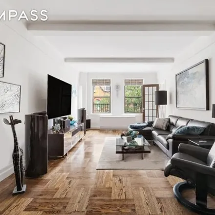 Image 2 - 32 West 82nd Street, New York, NY 10024, USA - Apartment for sale