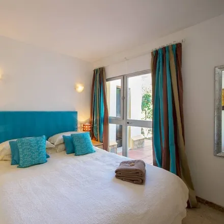 Rent this 2 bed house on Carretera de Ronda a San Pedro de Alcántara in 29670 Marbella, Spain