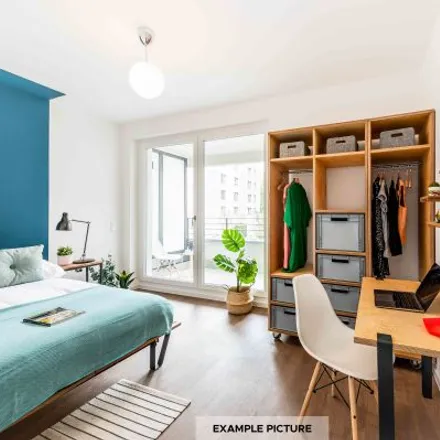 Rent this 3 bed room on Klara-Franke-Straße 8 in 10557 Berlin, Germany