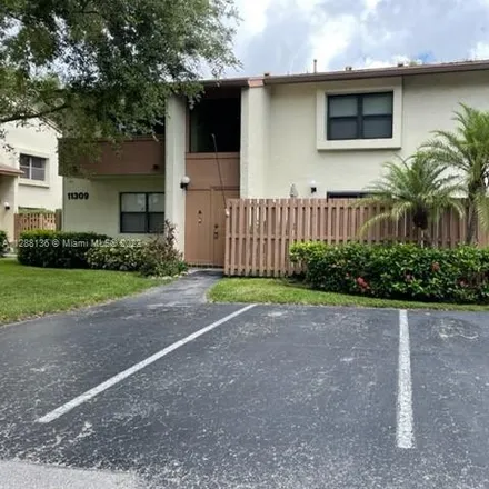 Rent this 3 bed townhouse on 11301 Southwest 109th Road in Kendall, FL 33176