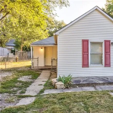Buy this 3 bed house on 412 North 11th Street in Leavenworth, KS 66048