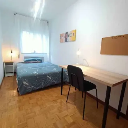 Image 2 - Calle de Melilla, 28005 Madrid, Spain - Apartment for rent