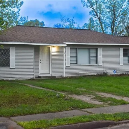 Rent this 3 bed house on 730 West Peach Street in Angleton, TX 77515