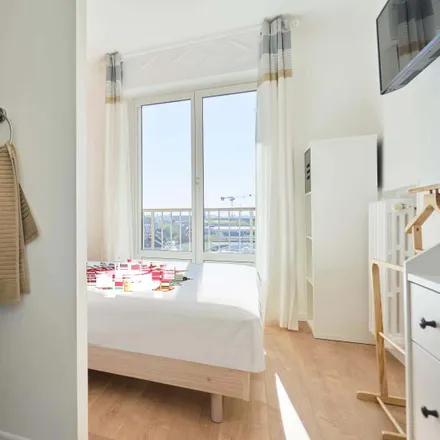 Rent this 3 bed room on Résidence Louvois in Avenue de l'Architecte Louis Cordonnier, 59800 Lille