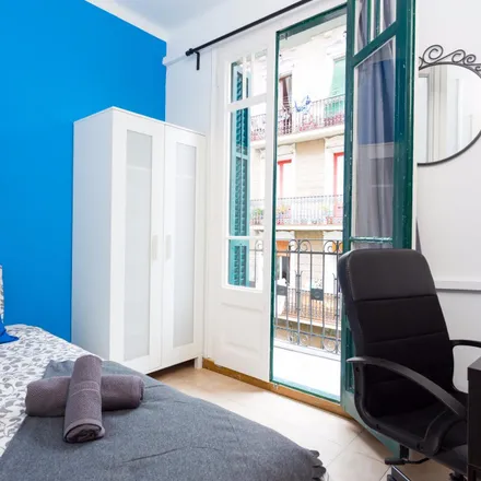 Rent this 4 bed room on Carrer d'Elkano in 08001 Barcelona, Spain