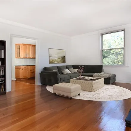 Image 3 - 64 Sagamore Road #L8 - Townhouse for sale