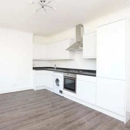 Rent this 2 bed apartment on 68 West View in London, NW4 4EE