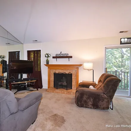 Image 3 - 362 Sandhurst Circle, Glen Ellyn, IL 60137, USA - House for sale