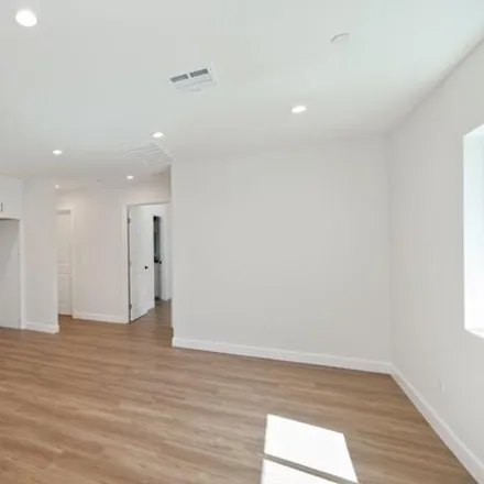 Image 6 - 5461 Ash Street, Los Angeles, CA 90042, USA - Apartment for rent