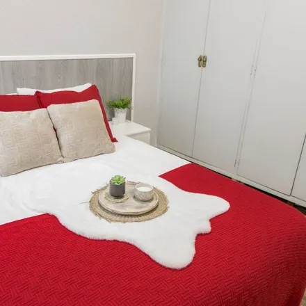 Rent this 5 bed room on Madrid in Delicias, Paseo de las Delicias