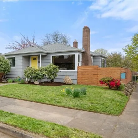 Buy this 3 bed house on 165 Northeast Morgan Street in Portland, OR 97211