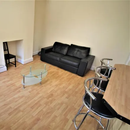 Rent this 4 bed house on Back Broomfield Place in Leeds, LS6 3DG