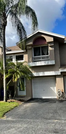 Buy this 2 bed loft on 2138 Discovery Drive in Crystal Lake, Deerfield Beach