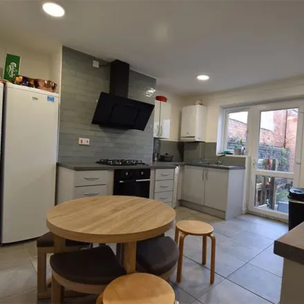 Rent this 6 bed townhouse on 169 Tiverton Road in Selly Oak, B29 6DB