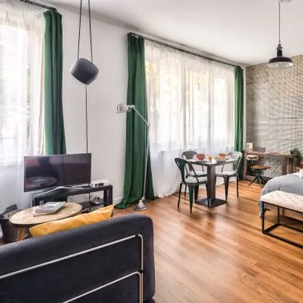 Rent this 3 bed apartment on 25 Rue de Chazelles in 75017 Paris, France