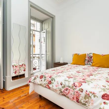 Rent this 5 bed room on Pastelaria São Tomé in Rua José Falcão 11;13, 1170-193 Lisbon