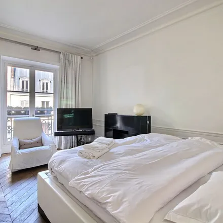 Image 5 - 7 Rue Perrault, 75001 Paris, France - Apartment for rent