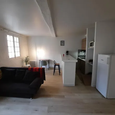 Rent this 2 bed apartment on Hôtel de ville in Avenue Maréchal Leclerc, 64100 Bayonne
