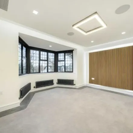 Image 2 - Beech Hill Avenue, London, EN4 0LW, United Kingdom - Apartment for rent