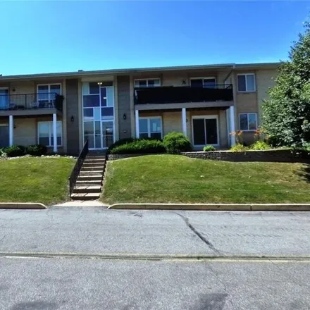 Buy this 3 bed condo on 10328 Forest Brook Ln Apt G in Saint Louis, Missouri