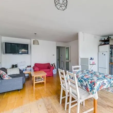 Image 2 - 17 Warltersville Road, London, N19 3XH, United Kingdom - Apartment for sale
