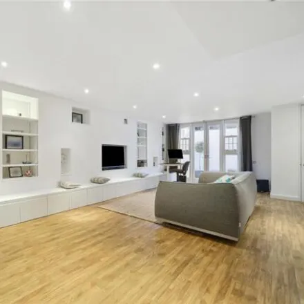 Image 7 - Perrymead Street, London, SW6 3SW, United Kingdom - Townhouse for sale