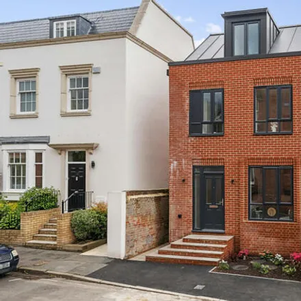 Buy this 3 bed townhouse on Grafton Road in Winchester, SO23 9TW