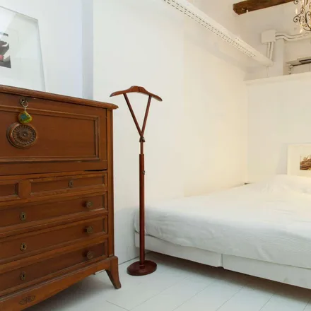 Rent this 2 bed apartment on Jazz Sí Club in Carrer de Requesens, 2
