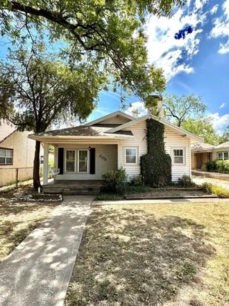 Rent this 3 bed house on 263 North Adams Street in San Angelo, TX 76901