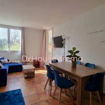 Rent this 4 bed apartment on 2 Place Clemenceau in 84100 Orange, France