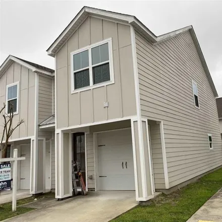Rent this 3 bed house on 471 West Wright Street in Pensacola, FL 32501