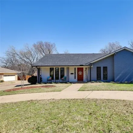 Buy this 3 bed house on 984 Cook Drive in Grand Prairie, TX 75050