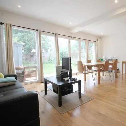 Rent this 3 bed apartment on 70 Freegrove Road in London, N7 9RQ