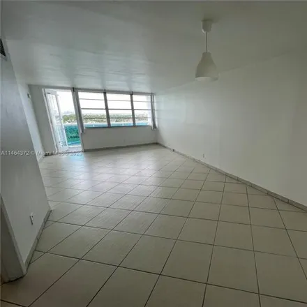 Image 3 - 6770 Indian Creek Drive, Atlantic Heights, Miami Beach, FL 33141, USA - Apartment for rent