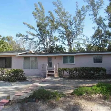 Rent this 3 bed house on Gulfside Road in Longboat Key, Manatee County