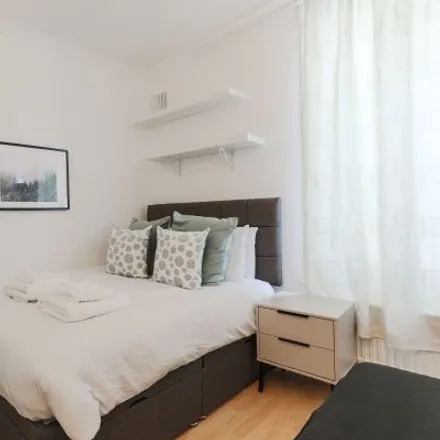 Rent this studio apartment on Lancaster Court Hotel in 202-204 Sussex Gardens, London