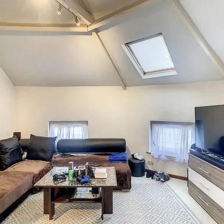 Rent this 1 bed apartment on Chaussée de Gand - Steenweg op Gent 103 in 1080 Molenbeek-Saint-Jean - Sint-Jans-Molenbeek, Belgium