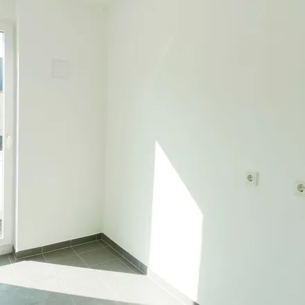 Image 5 - Auf Schwarzfeld, 54292 Trier, Germany - Apartment for rent