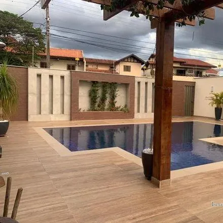 Buy this 5 bed house on Rua Voluntários da Pátria in Presidente, Londrina - PR