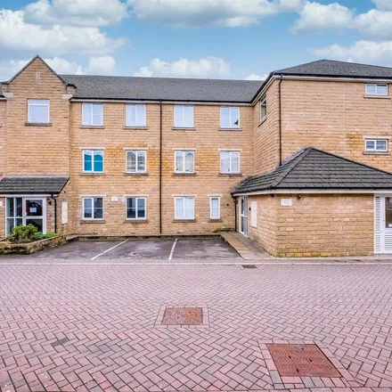 Rent this 2 bed apartment on Moorlands Edge in Mount, HD3 3XB