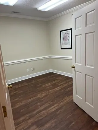 Image 4 - Ashworth Chiropractic, Six Forks Road, Raleigh, NC 27619, USA - Condo for rent