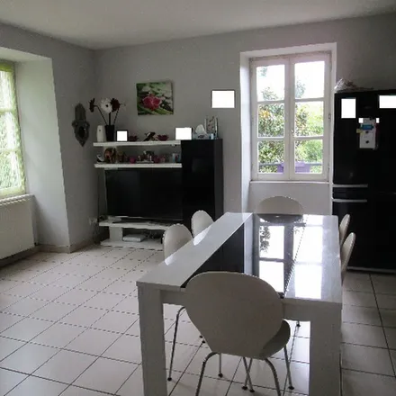 Rent this 3 bed apartment on 2745 Route Nationale 7 in 26250 Livron-sur-Drôme, France