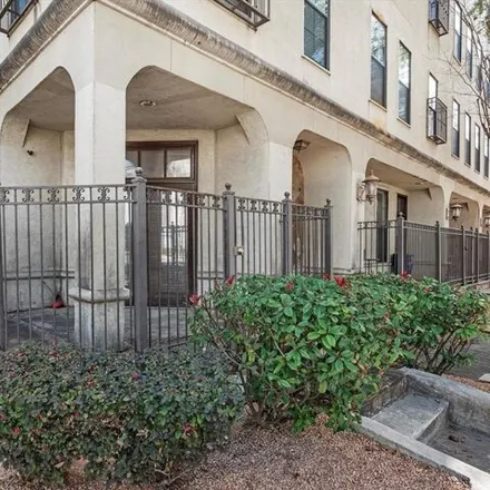 Buy this 1 bed condo on 3229 Crawford Street in Houston, TX 77004