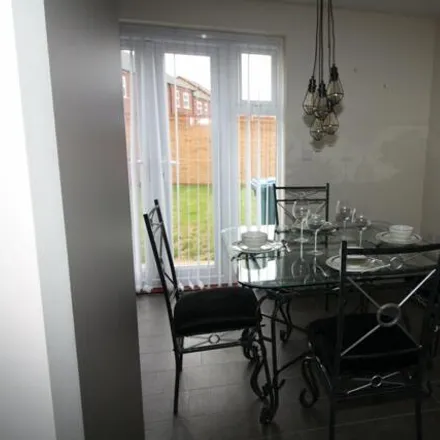 Image 4 - 6 Elm Walk, Coventry, CV4 8NB, United Kingdom - Duplex for sale