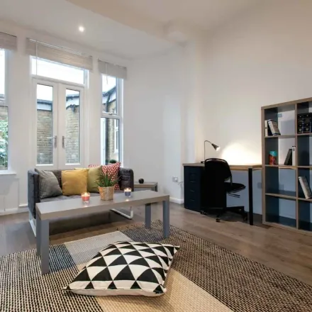 Rent this 1 bed apartment on Green Lanes in London, N4 2QL