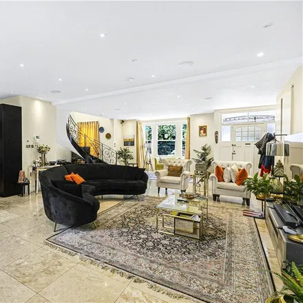 Image 7 - Sutton Lane South, Strand-on-the-Green, London, W4 3JS, United Kingdom - Townhouse for rent