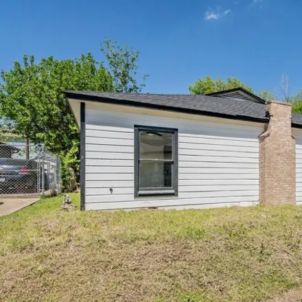 Image 2 - 1105 E Tucker St, Fort Worth, Texas, 76104 - House for sale