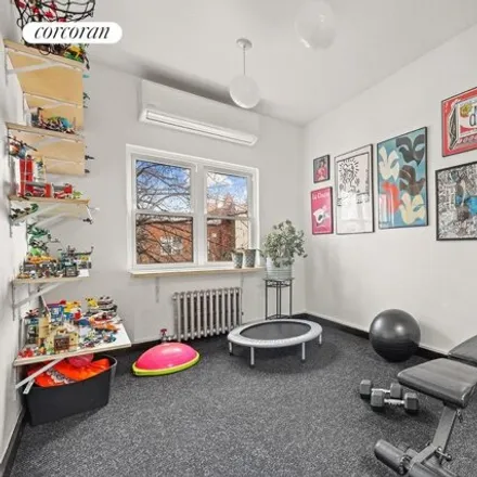 Image 7 - 23-23 33rd Road, New York, NY 11106, USA - Townhouse for sale