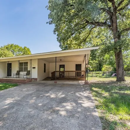 Buy this 3 bed house on 509 Ravenwood Street in Athens, TX 75751