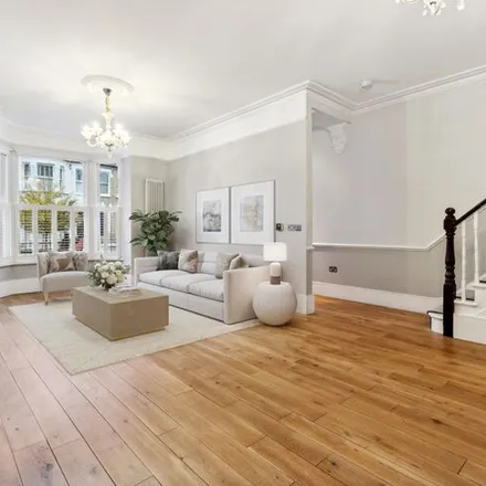 Rent this 5 bed apartment on Leppoc Road in London, SW4 9LS